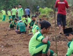 Hari Bakti Rimbawan, KPH Tanah Laut Hijaukan Lingkungan Sekolah