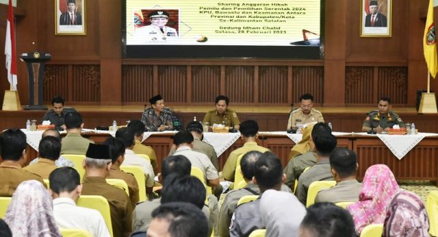 Roy Rizali Anwar melakukan Rapat Koordinasi (Rakor) Sharing Anggaran Pemilu/Pilkada Serentak Tahun 2024 di Gedung KH Idham Chalid, Kantor Gubernur Kalsel di Banjarbaru, Selasa (28/02/2023). (Foto: Adpim Setdaprov Kalsel/Katajari.com)