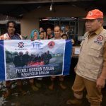 PT Baramarta Salurkan Bantuan Sembako Bagi Warga Terdampak Banjir