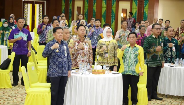 Sekdaprov Kalsel Roy Rizali Anwar (dua kanan), Kamis (9/3/2023) di aula Idham Chalid Pemprov Kalsel di Kota Banjarbaru. (Foto: Adpim Setdaprov Kalsel/Katajari.com)