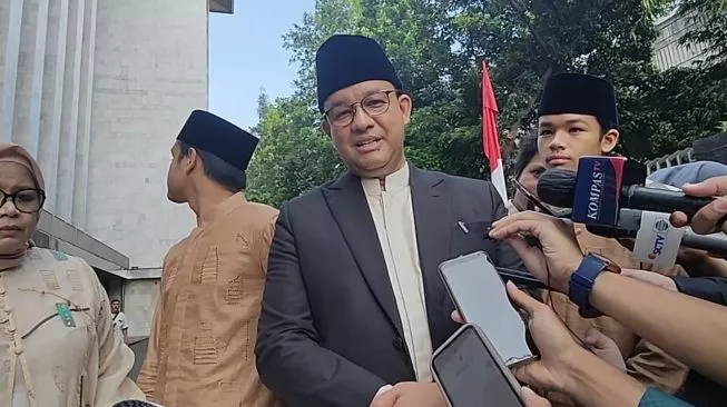 Anies Baswedan seusai salat Idulfitri di Masjid Istiqlal, Jakarta, Sabtu (22/4/2023). (Foto: Rakha Ariyanto/Suara.com)