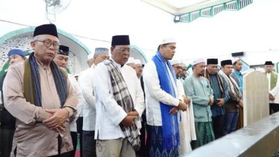 Paman Birin dan Buya Arrazy Ziarah Datu Kalampayan