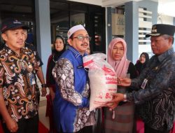 Wabup Banjar Salurkan Beras Penerima Bantuan Pangan