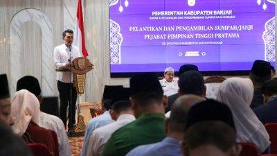 Pelantikan dan pengambilan sumpah atau janji jabatan Eselon II oleh Bupati Banjar H Saidi Mansyur, di Mahligai Sultan Adam Lantai II Martapura, Jumat (28/4/2023). (Foto: Kominfo Kabupaten Banjar/Katajari.com)
