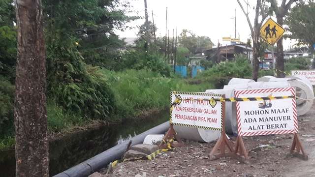 Ilustrasi pipa HDPE diameter 500mm yang mengalami kebocoran. (Foto: Dok. Katajari.com)