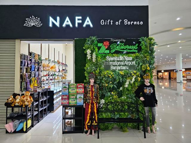 Nafa Gift of Borneo di lantai 2 ruang keberangkatan penumpang di Bandara Internasional Syamsudin Noor. (Foto: Nafa Gift of Borneo/Katajari.com)