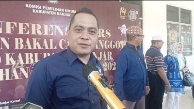 Sekretaris Garda Pemuda Nasdem Kabupaten Banjar, Naim Zen ditemui Kamis (11/5/2023) di KPU Kabupaten Banjar. (Foto: Pitri/Katajari.com)