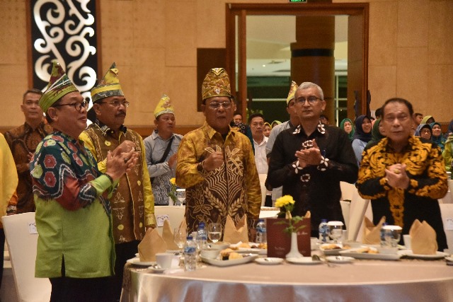 Paman Birin menghadiri halalbihalal Kerukunan Bubuhan Banjar (KBB) di Yogyakarta dan Mahasiswa Kalsel, Sabtu (20/05/2023) malam di The Alana Hotel Jalan Palagan Tentara 7 Sleman DI Yogyakarta. (Foto: Adpim Setdaprov Kalsel/Katajari.com)