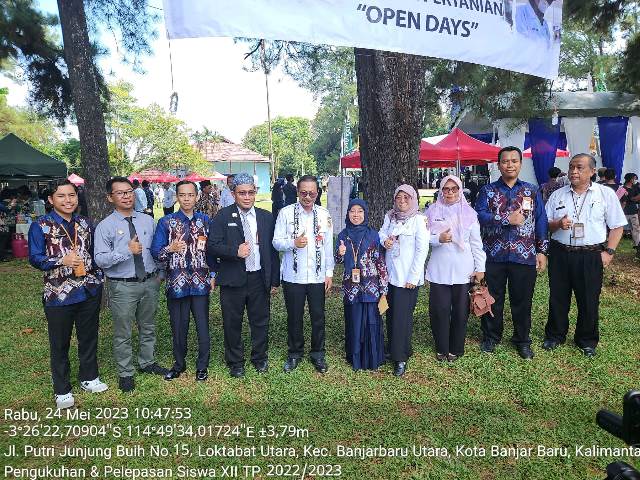 Wakil Walikota Banjarbaru, Wartono hadir dan menyampaikan pesan kepada 60 orang siswa kelas XII SMK PP Negeri Banjarbaru yang baru dikukuhkan. (Foto: Tim Ekspos SMK PP Negeri Banjarbaru/Katajari.com)