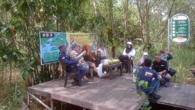Dinas Kehutanan (Dishut) Provinsi Kalimantan Selatan (Kalsel) mengunjungi stasiun riset bekantan di Pulau Curiak, Kecamatan Anjir Muara, Kabupaten Barito Kuala, Selasa (6/6/2023). (Foto: Dishut Kalsel/Katajari.com)