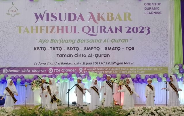 Saat Wisuda Akbar Tahfizul Qur’an 2023 Yayasan Taman Cinta Alquran (TCA) di Jalan Masjid Bustanul Muhibbin Kompleks Agra Budi Madani Desa Berangas Timur Kecamatan Alalak Kabupaten Barito Kuala (Batola), Rabu (21/6/2023). (Foto: Adpim Setdaprov Kalsel/Katajari.com)
