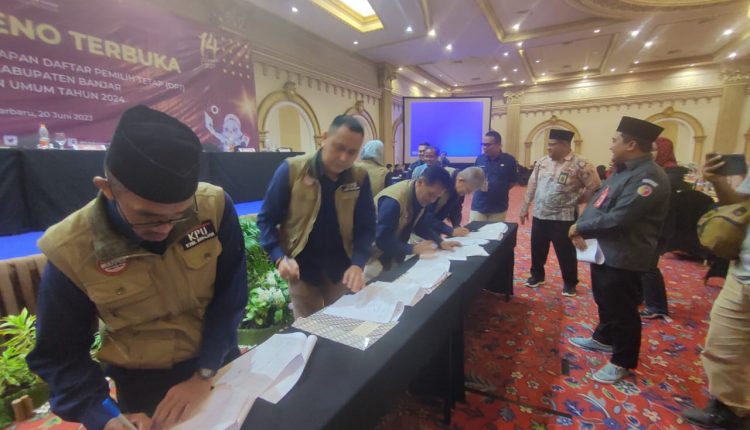 Komisi Pemilihan Umum (KPU) Kabupaten Banjar menetapkan jumlah Daftar Pemilih Tetap (DPT) sebanyak 421.577 untuk Pemilu Tahun 2024, Selasa (20/6/2023). (Foto: Kominfo Kabupaten Banjar/Katajari.com)