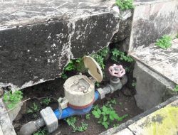 Distribusi Air Zona M Disetop, Petugas Perbaiki Kebocoran