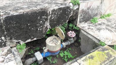Distribusi Air Zona M Disetop, Petugas Perbaiki Kebocoran