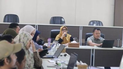 Focus Group Discussion (FGD) terkait pembahasan usulan atau masukkan dalam Rancangan Peraturan Daerah (Raperda) Pengelolaan Hutan Berkelanjutan (PHB), di Aula Rimbawan 3 Dishut Kalsel, Selasa (25/7/2023). (Foto: Dishut Kalsel/Katajari.com)