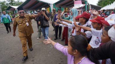 Paman Birin dukung rencana kebijakan Menteri Pemuda dan Olahraga (Menpora) Dito Ariotedjo mewajibkan olahraga senam setiap sekolah. (Foto: Adpim Sedaprov Kalsel/Katajari.com)