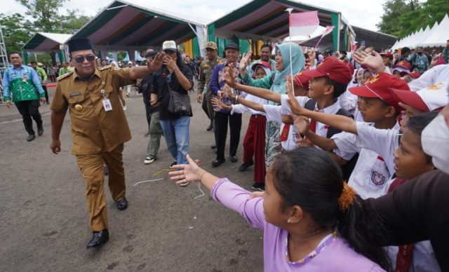Paman Birin dukung rencana kebijakan Menteri Pemuda dan Olahraga (Menpora) Dito Ariotedjo mewajibkan olahraga senam setiap sekolah. (Foto: Adpim Sedaprov Kalsel/Katajari.com)