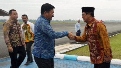 Menteri Hadi Tjahjanto Disambut Paman Birin dan Tari Baksa Kambang