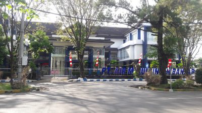Kantor pusat PT Air Minum Intan Banjar di Jalan Pangeran Hidayatullah Kota Banjarbaru. (Foto: Katajari.com)