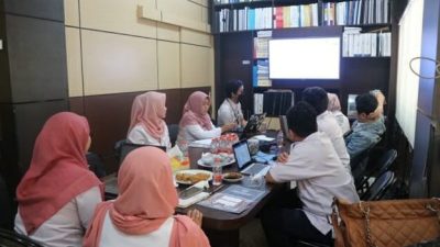 Bappedalitbang Kabupaten Banjar melalui Bidang Ekonomi dan Sumber Daya Alam melakukan asistensi/ pendampingan penyusunan rancangan akhir perubahan Rencana Kerja (Renja) Tahun 2023 untuk SKPD mitra Ekonomi dan SDA. (Foto: Bappedalitbang Kabupaten Banjar/Katajari.com)