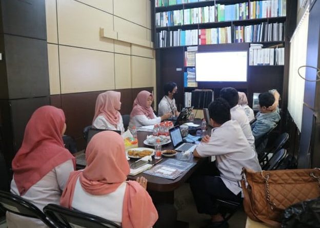 Bappedalitbang Kabupaten Banjar melalui Bidang Ekonomi dan Sumber Daya Alam melakukan asistensi/ pendampingan penyusunan rancangan akhir perubahan Rencana Kerja (Renja) Tahun 2023 untuk SKPD mitra Ekonomi dan SDA. (Foto: Bappedalitbang Kabupaten Banjar/Katajari.com)