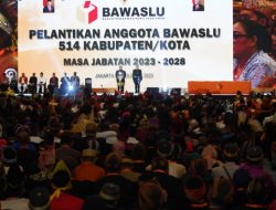 Rahmat Bagja Melantik Bawaslu se Kalimantan Selatan Periode 2023-2028