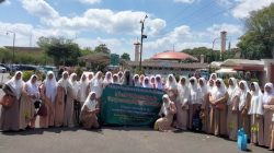 Ziarah religi dilakukan Majelis Taklim Assyaidatut Tharirah Banjarbaru di Masjid Sabilal Muhtadin Banjarmasin. (Foto: Majelis Taklim Assyaidatut Tharirah Banjarbaru/Katajari.com)