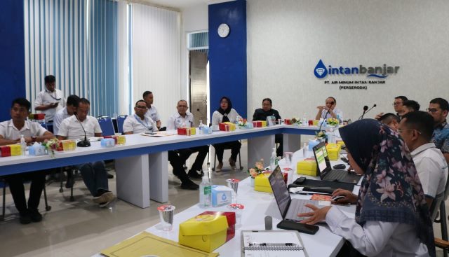 Rapat Koordinasi (Rakor) pelayanan PT Air Minum Intan Banjar (Perseroda) untuk zona barat di wilayah pelayanan Cabang II Kertak Hanyar dan sekitarnya, dilaksanakan Rabu (23/8/2023). (Foto: PT Air Minum Intan Banjar/Katajari.com)