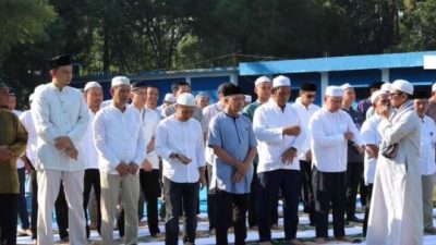 Guru Sam’ani Memimpin Salat Istisqa di IPA Pinus PT Air Minum Intan Banjar