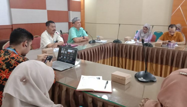 Badan Perencanaan Pembangunan Daerah Penelitian dan Pengembangan (Bappedalitbang) menggelar kegiatan Laporan Akhir Analisis Kebijakan Percepatan Penurunan Angka Prepalensi Stunting, di Aula Bauntung lantai III Martapura, Jumat (8/9/2023) pagi. (Foto: Kominfo Kabupaten Banjar/Katajari.com)