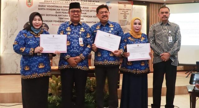 Rapat Koordinasi Penerapan Aplikasi Srikandi dan Penandatanganan Komitmen Kearsipan serta Bimbingan Teknik Bagi Operator UPTD/UPPD di Lingkungan Pemerintah Provinsi Kalimantan Selatan di Hotel Jelita Banjarmasin, Senin (18/9/2023). (Foto: Adpim Setdaprov Kalsel/Katajari.com)