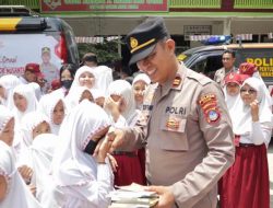 Polres Banjar Distribusi Ribuan Buku ke Sekolah dan Pelosok Desa