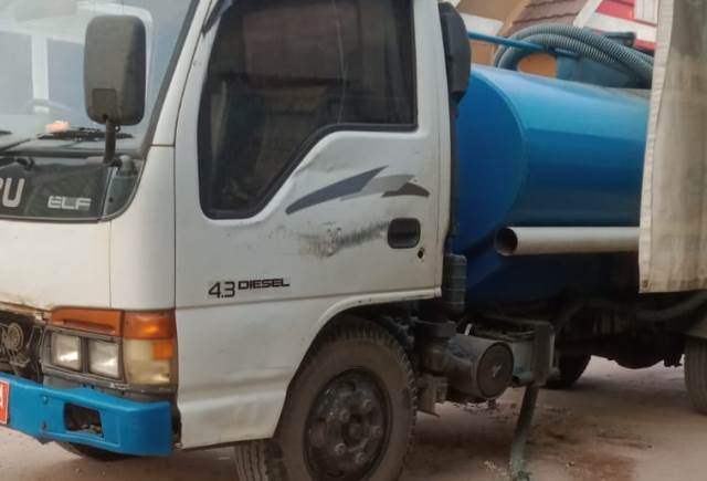 Tangki air melayani distribusi di Tembikar Kecamatan Kertak Hanyar. (Foto: PT Air Minum Intan Banjar Cabang II/Katajari.com)