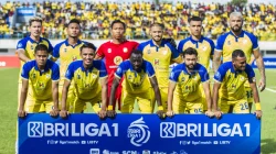 Tim Barito Putera berfoto bersama sebelum pertandingan BRI Liga 1 melawan PSS Sleman di Stadion Demang Lehman Martapura, Kabupaten Banjar, Kalimantan Selatan, Jumat (14/7/2023). (Foto: Antara/Katajari.com)