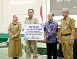 Syaiful Anwar Serahkan Dana CSR Kepada Pemko Banjarbaru