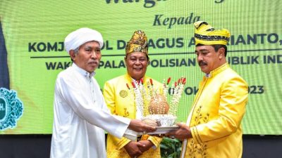 Wakapolri Terima Gelar Kehormatan Sebagai Warga Banjar