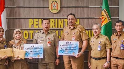 Wali Kota Banjarbaru Terima Dana CSR PT Air Minum Intan Banjar Senilai Rp105 Juta