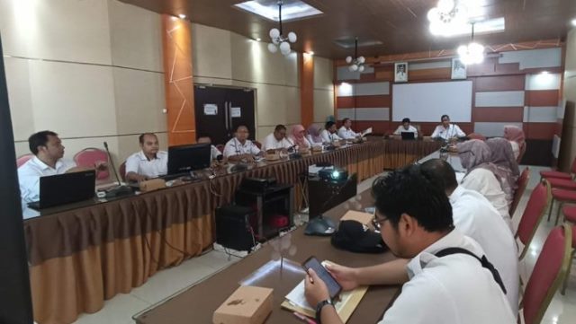 Badan Perencanaan Pembangunan Daerah Penelitian dan Pengembangan (Bappedalitbang) Kabupaten Banjar melaksanakan rapat evaluasi Dana Alokasi Khusus (DAK) triwulan III, Rabu (15/11/2023) di aula setempat di Martapura. (Foto: Bappedalitbang Kabupaten Banjar/Katajari.com)