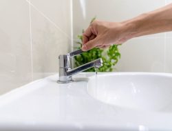 Estimasi 24 Jam Perbaikan Pipa Air Bocor di Jalan Gubernur Syarkawi