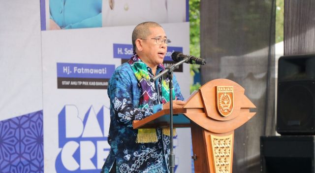 Even Banjar Creative 2023 dibuka Bupati Banjar H Saidi Mansyur diwakili Asisten Bidang Perekonomian dan Pembangunan Ikhwansyah, di RTH Alun-Alun Ratu Zalecha Martapura, Selasa (21/11/2023) sore. (Foto: Kominfo Kabupaten Banjar/Katajari.com)