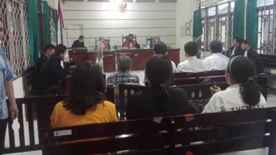 Sidang putusan kasus dugaan penggelapan dan penipuan dari Pengadilan Negeri (PN) Banjarbaru Provinsi Kalimantan Selatan (Kalsel), Kamis (30/11/2023) siang. (Foto: Katajari.com)