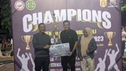 Kemenangan sukses diraih MLN setelah mengkandaskan MMS-A dalam final Turnamen Bola Voli Gunung Sambung 2023 kategori putra, sedangkan tim Banjarbaru Utara (BBU) menjuarai kategori putri, Sabtu (1/12/2023) malam. (Foto: Katajari.com)