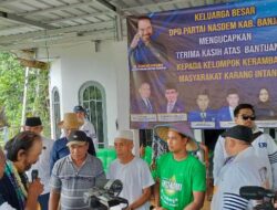 Surya Paloh Gelontor 10 Ton Pakan Ikan di Desa Mali Mali