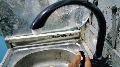 Perbaikan ponton intake penyuplai air baku ke IPA Mataraman, Kabupaten Banjar menyebabkan PT Air Minum Intan Banjar (Perseroda) menghentikan pendistribusian air bersih ke pelanggan di wilayah Cabang III. (Foto: Katajari.com)