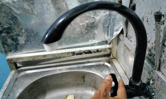 Perbaikan ponton intake penyuplai air baku ke IPA Mataraman, Kabupaten Banjar menyebabkan PT Air Minum Intan Banjar (Perseroda) menghentikan pendistribusian air bersih ke pelanggan di wilayah Cabang III. (Foto: Katajari.com)
