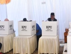 Paman Birin Nyoblos di Desa Keramat Kabupaten Banjar