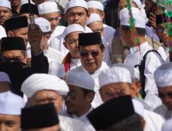 Paman Birin dan Acil Odah Berbaur Jemaah Haul Datu Kalampayan di Dalam Pagar Ulu