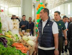 Wali Kota Banjarbaru Semarak Berbelanja di Pasar Bauntung Banjarbaru