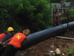 Kebocoran Aksesoris Pipa di Jalan Gubernur Syarkawi, Distribusi Air Tetap Mengalir