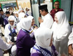 Paman Birin dan Acil Odah Melepas Kloter Pertama Keberangkatan JCH Kalimantan Selatan